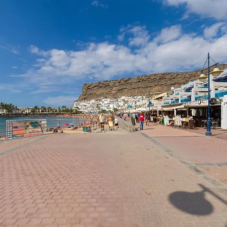 Semesterbostad First Line - Parking Free *