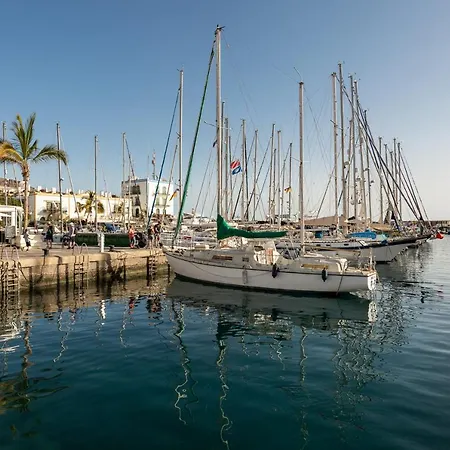 Semesterbostad First Line - Parking Free *